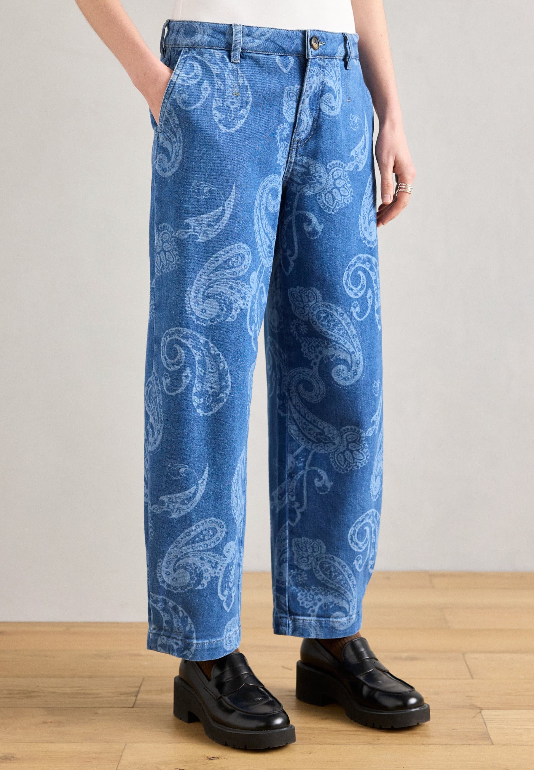 PAISLEY