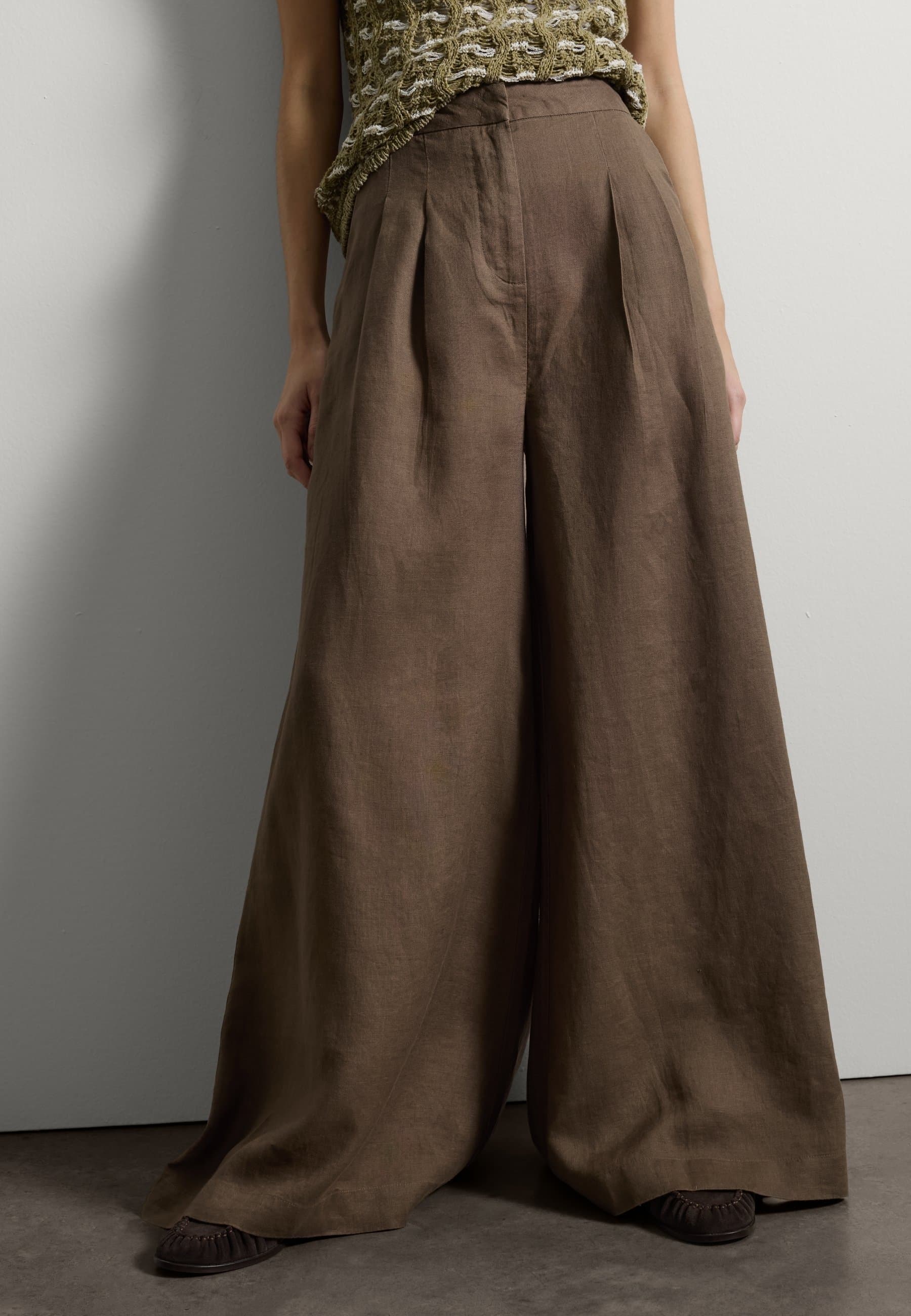 WIDE LEG TROUSERS.